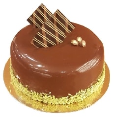 6–9 Kişilik Çikolatalı Yaş Pasta Özel Tat Deneyimi